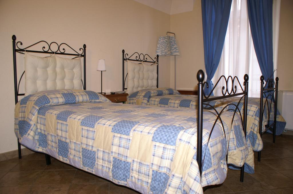 Hotel Porta Santa Maria Busca Room photo
