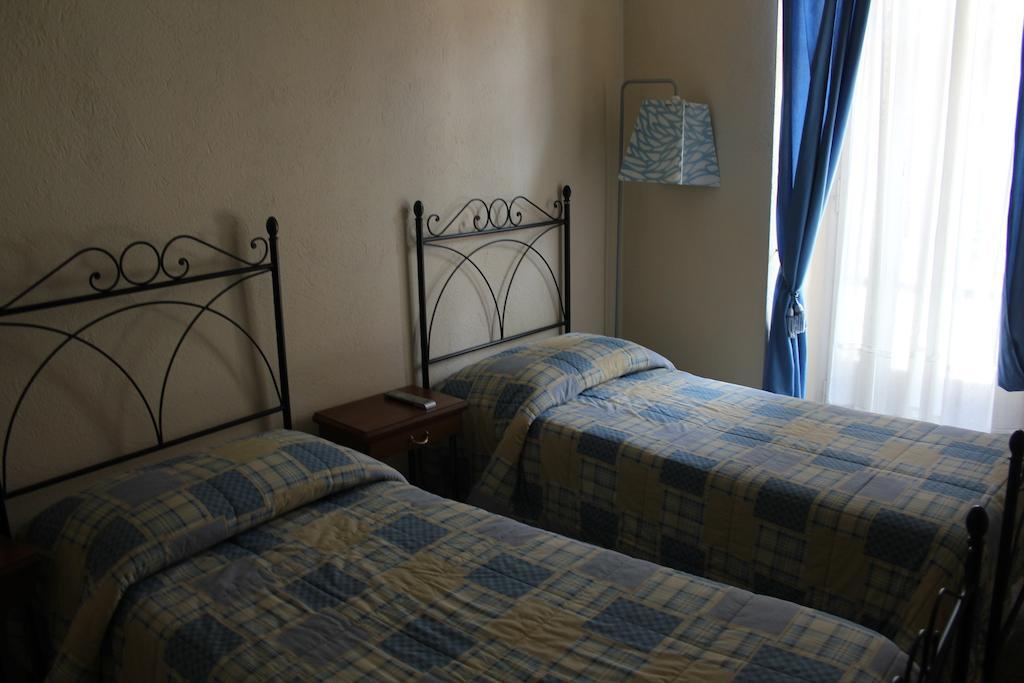 Hotel Porta Santa Maria Busca Room photo
